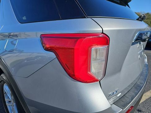 Used 2022 Ford Explorer XLT image 37