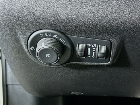 Used 2024 Jeep Compass Latitude image 17