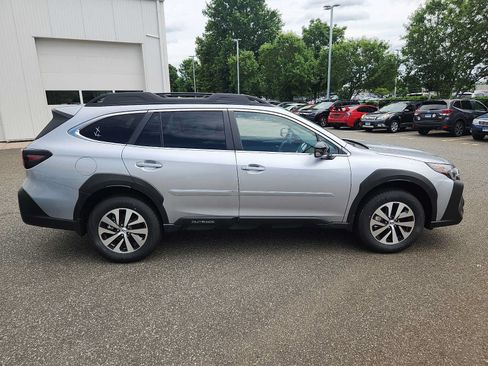 Certified 2025 Subaru Outback Premium AWD/4WD image 7