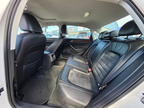 Used 2012 Volkswagen Passat 2.5 SEL Premium FWD image 25