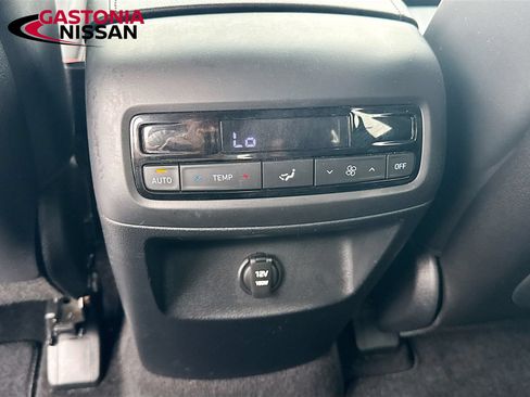 Used 2023 Hyundai Palisade SEL FWD image 33