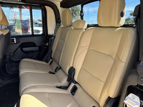 Used 2021 Jeep Gladiator Sport w/ Trailer Tow Package AWD/4WD image 18
