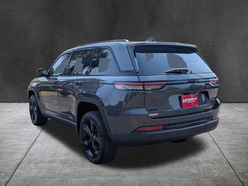 Used 2023 Jeep Grand Cherokee Altitude AWD/4WD image 6
