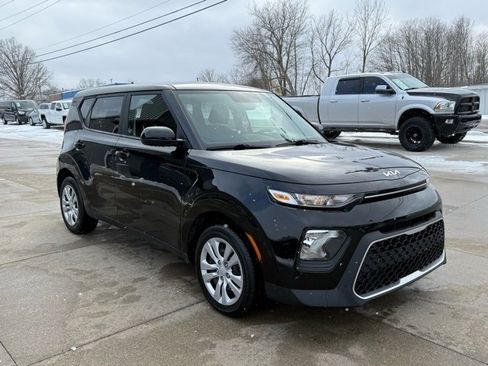 Used 2022 Kia Soul LX image 17