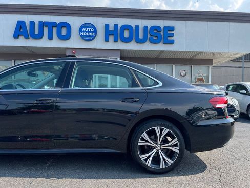 Used 2021 Volkswagen Passat 2.0T SE FWD image 39