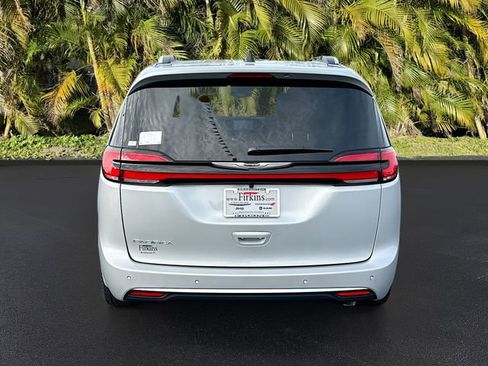 New 2026 Chrysler Pacifica Pinnacle image 4