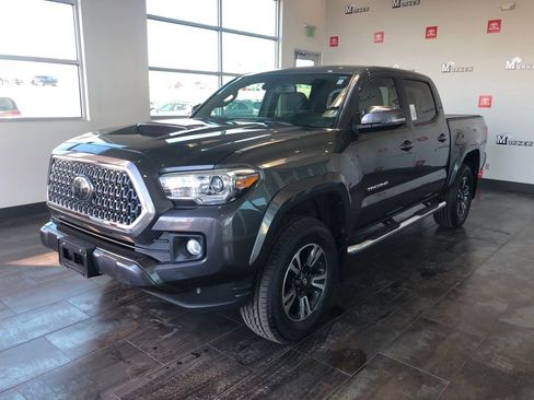 Used 2018 Toyota Tacoma TRD Sport w/ Technology Package image 3