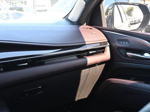 Used 2023 Cadillac Escalade ESV Sport Platinum AWD/4WD image 8