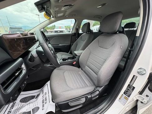 Used 2025 Kia K4 EX FWD image 26