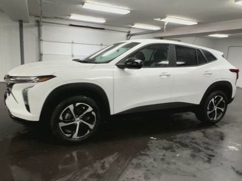 New 2026 Chevrolet Trax RS FWD image 4