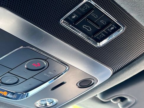 Certified 2025 Bentley Flying Spur Plug-In Hybrid w/ First Edition Specification AWD/4WD image 37