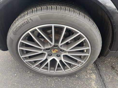 Used 2021 Porsche Cayenne image 18