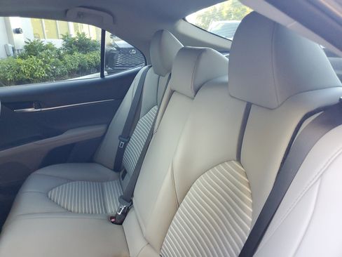 Used 2023 Toyota Camry SE image 13