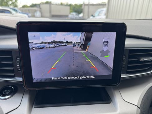 Used 2023 Ford Explorer XLT w/ Equipment Group 202A AWD/4WD image 17