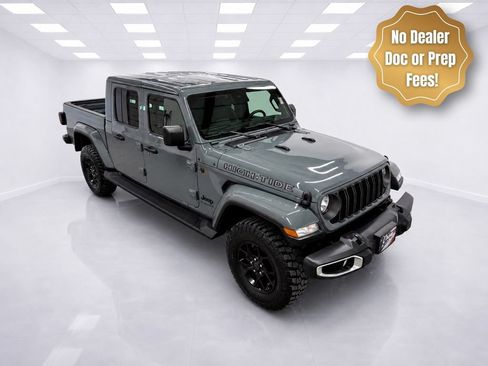 Used 2025 Jeep Gladiator Sport AWD/4WD image 1