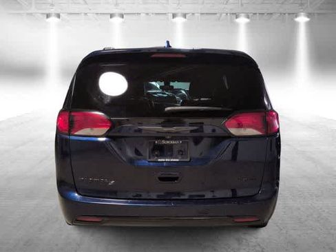 Used 2018 Chrysler Pacifica Limited w/ S Appearance Package image 7