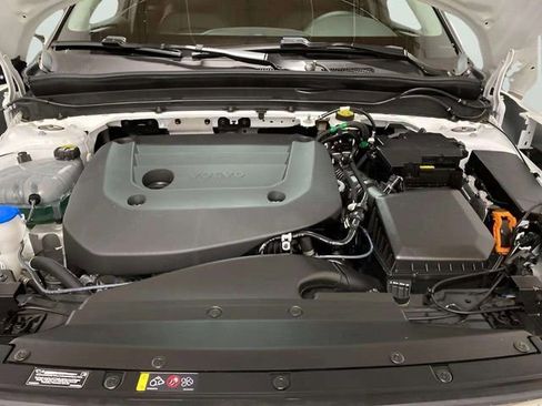 Used 2025 Volvo XC40 B5 Plus image 80