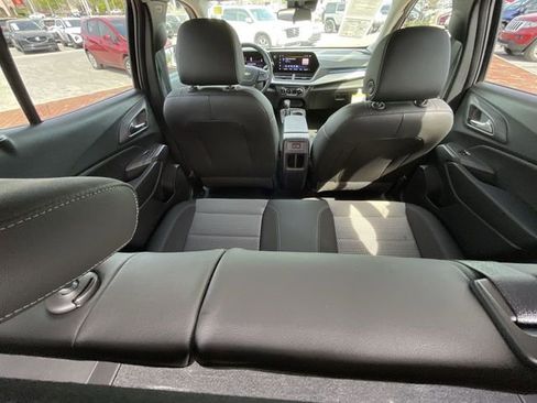 Used 2025 Chevrolet Trax LT w/ Driver Confidence Package image 31