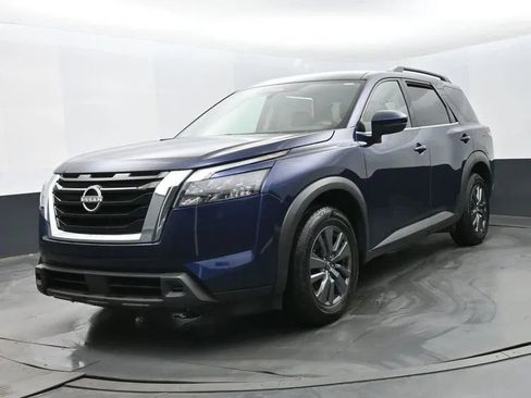 Used 2024 Nissan Pathfinder SV FWD image 1