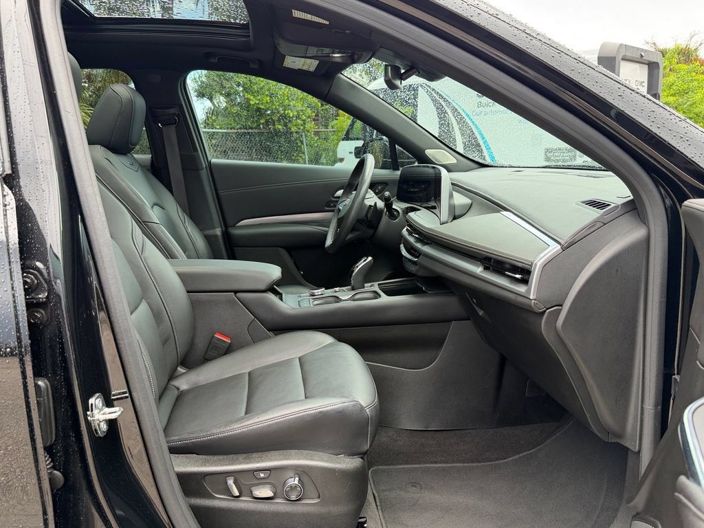 Used 2024 Cadillac XT4 Premium Luxury FWD image 18