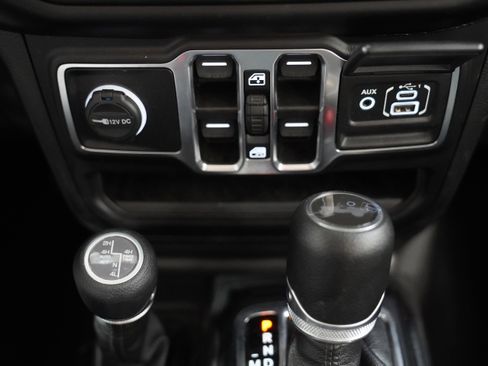 Used 2023 Jeep Wrangler Unlimited w/ Cold Weather Group AWD/4WD image 29