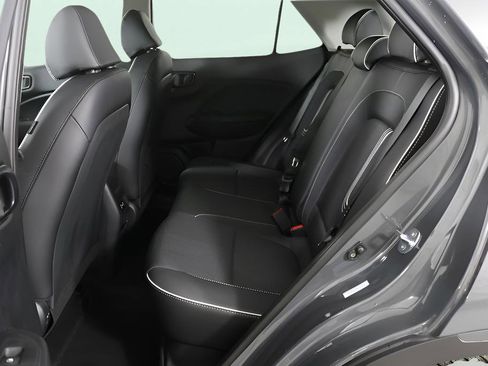 New 2025 Hyundai Venue Limited FWD image 12