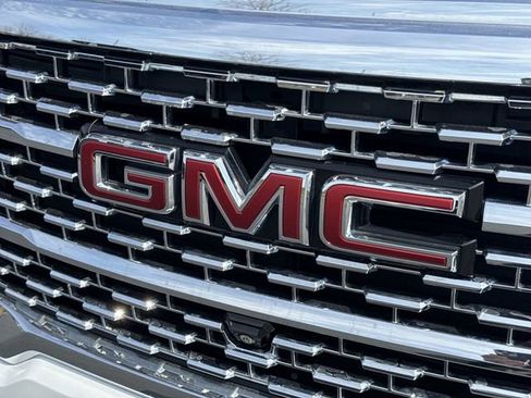 Certified 2023 GMC Acadia Denali w/ Denali Ultimate Package AWD/4WD image 32