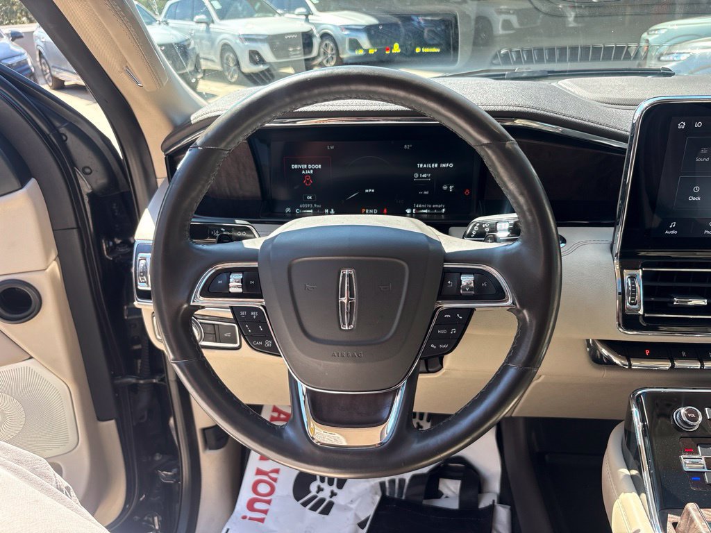 Used 2021 Lincoln Navigator Reserve w/ Luxury Package RWD image 25