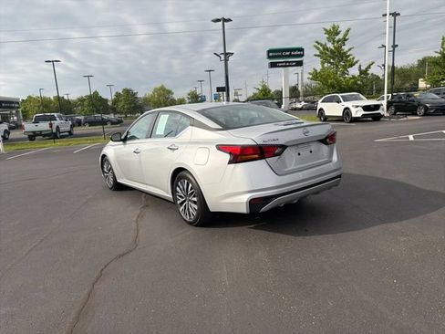 Used 2025 Nissan Altima 2.5 SV FWD image 13
