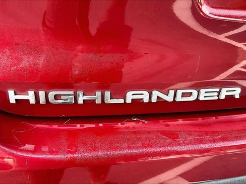 Used 2020 Toyota Highlander XLE image 30