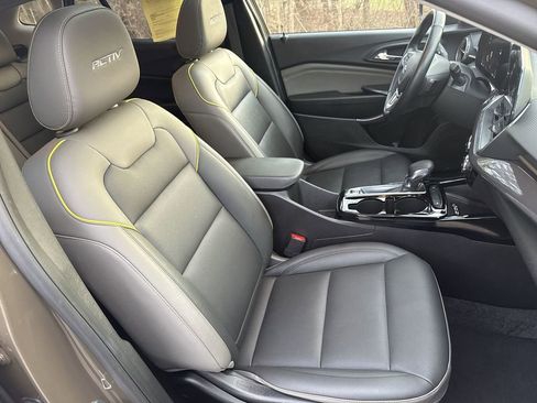 Used 2024 Chevrolet Trax ACTIV w/ Sunroof Package image 24