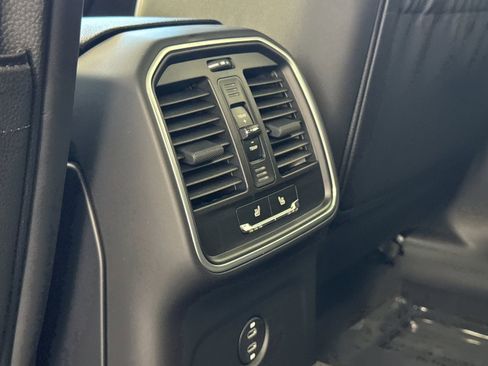 New 2026 Porsche Macan image 15