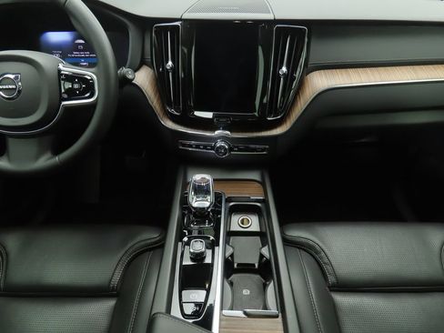 Used 2023 Volvo XC60 B5 Ultimate w/ Climate Package image 13