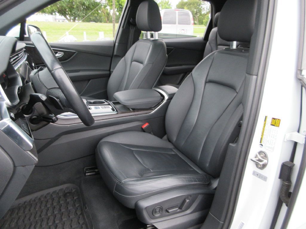 Used 2023 Audi Q7 3.0T Premium w/ Convenience Package AWD/4WD image 21