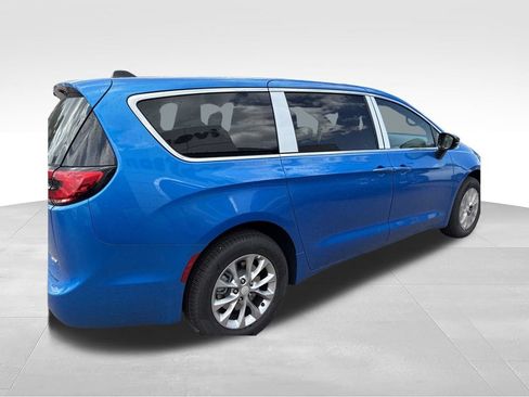 New 2027 Chrysler Pacifica Select AWD/4WD image 15