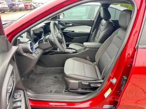 Used 2025 Chevrolet Trax LT image 27