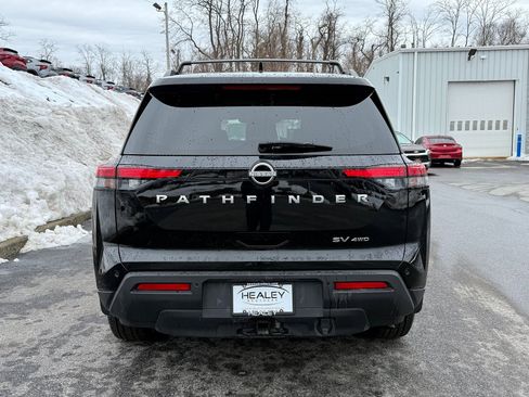 Used 2024 Nissan Pathfinder SV w/ SV Premium Package image 5