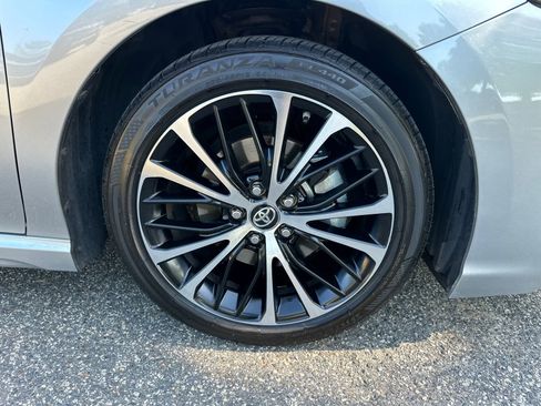 Used 2019 Toyota Camry SE image 12