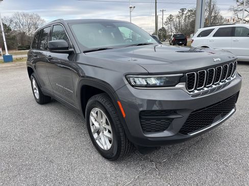 Used 2025 Jeep Grand Cherokee Laredo X image 3