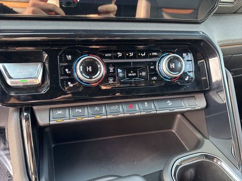 Used 2024 GMC Sierra 1500 AT4 w/ Technology Package image 17