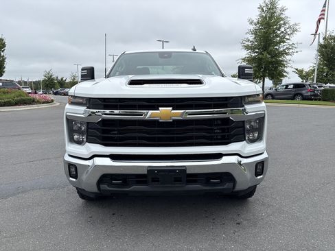 Used 2025 Chevrolet Silverado 2500 LT w/ Convenience Package AWD/4WD image 3