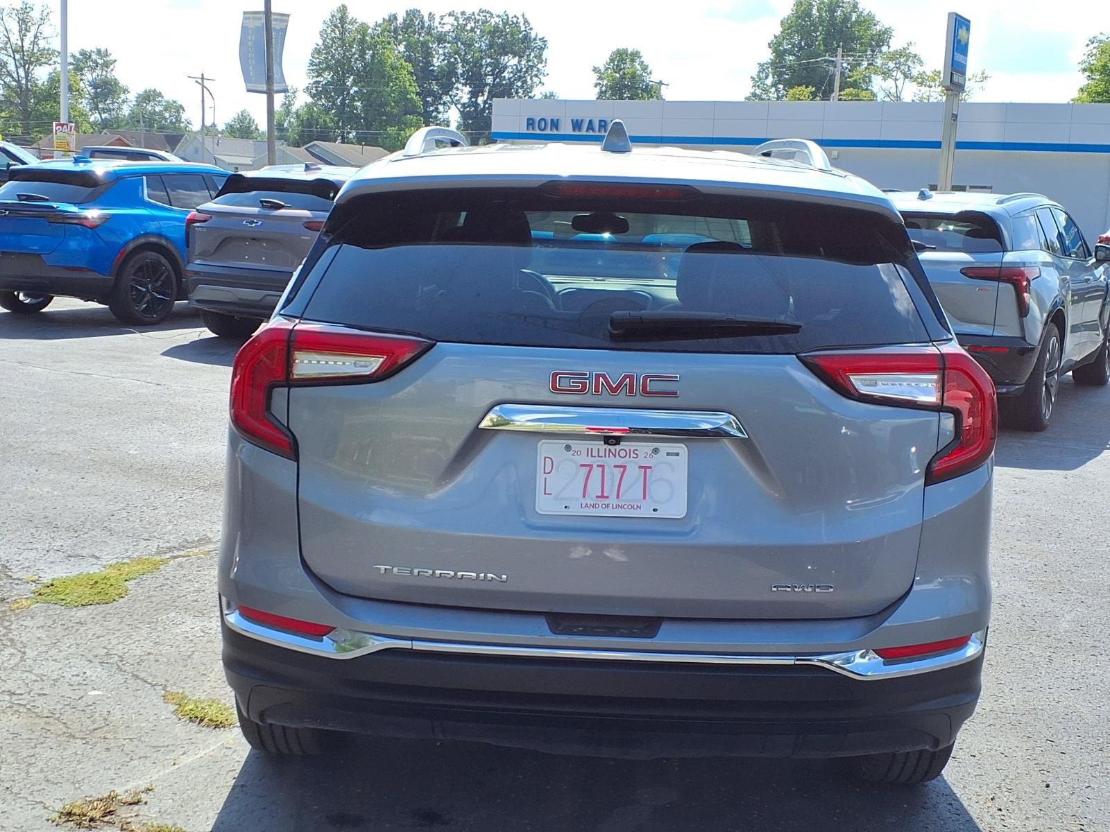 Used 2024 GMC Terrain SLT AWD/4WD image 17
