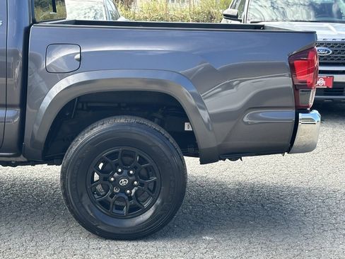 Used 2022 Toyota Tacoma SR5 image 34
