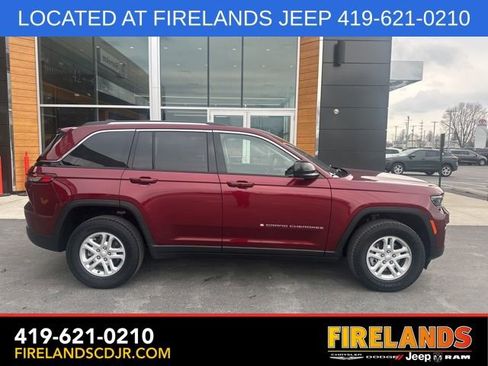 Used 2023 Jeep Grand Cherokee Laredo image 11