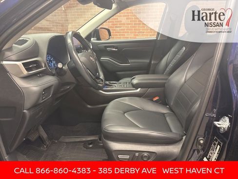 Used 2021 Toyota Highlander XLE image 7