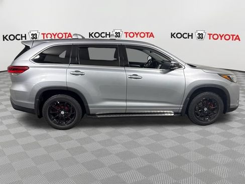 Used 2017 Toyota Highlander Limited AWD/4WD image 9