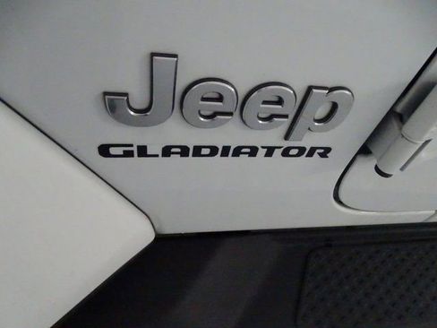 Certified 2021 Jeep Gladiator Overland w/ Popular Equipment Package image 22