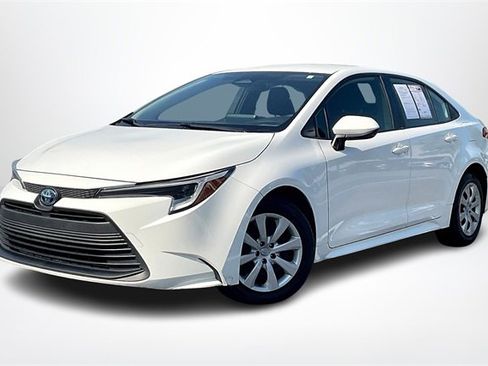 Used 2023 Toyota Corolla LE image 2