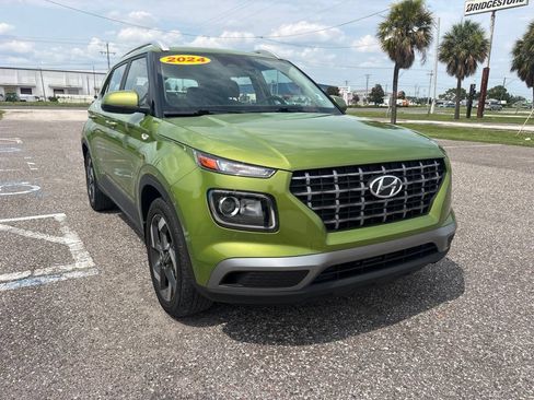 Used 2024 Hyundai Venue SEL FWD image 1