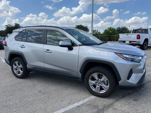 Used 2025 Toyota RAV4 XLE FWD image 3